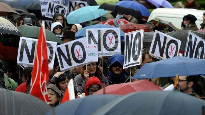 Protivládní demonstrace ve Španělsku. Protestujícím vadí hlavně škrty ve školství a zdravotnictví