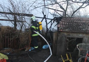 V Souměři shořel provizorní příbytek.