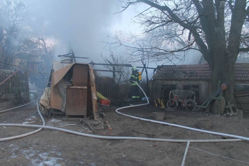 V Souměři shořel provizorní příbytek.