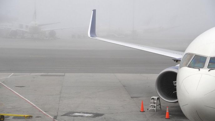 Provoz na pražském letišti přerušila mlha (ilustrační foto)