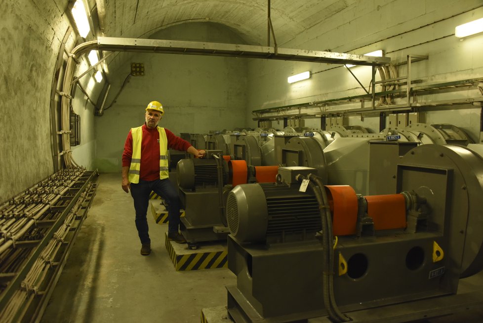 K tomu, aby bylo možné v tunelových částech krytu dýchat čerstvý vzduch, slouží ventilátory na jeho čistění