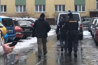 V Mladé Boleslavi při přepadení pobodali pošťačku: Útočníka policie dopadla