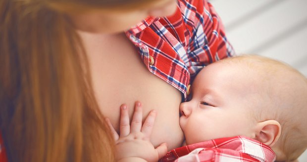 Většina Češek nekojí své děti. Příliš brzo opouštějí porodnice, říká lékařka