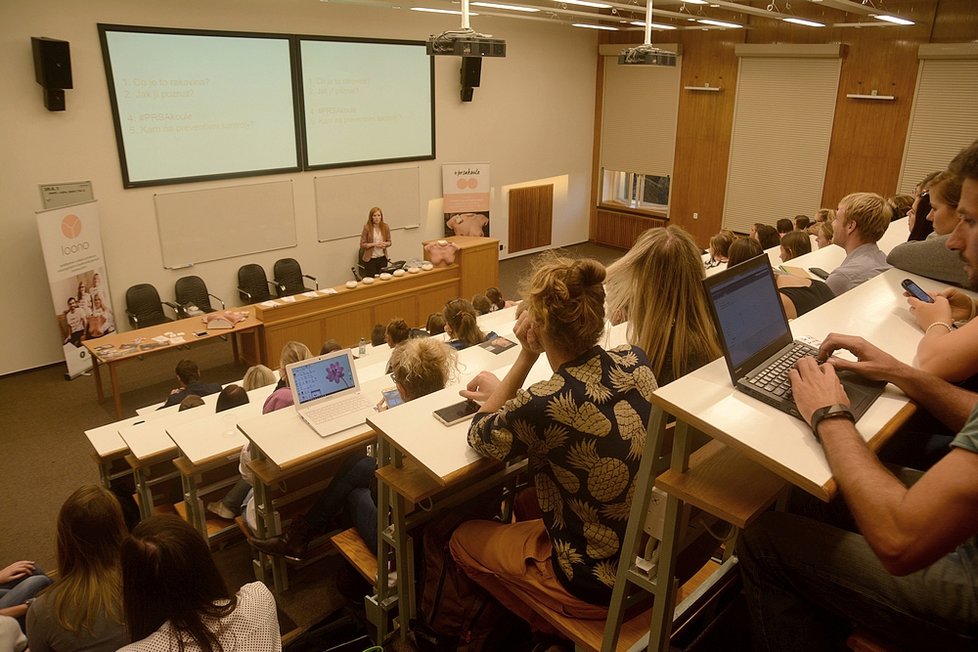 Workshop Prsakoule přilákal více než stovku Pražanů se zájmem dozvědět se o prevenci rakoviny.