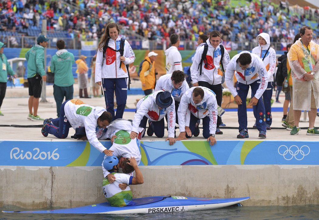 Vodní slalomář Jiří Prskavec slavil bronzovou olympijskou medaili se svým tátou