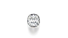Prsten s obřím diamantem Britka koupila na bleším trhu.