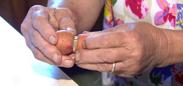Kanaďanka postrádala prsten 13 let, „našla“ jí ho mrkev.