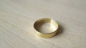 Znáte majitele snubního prstenu, který se našel v Bohnicích?
