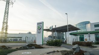 Škoda Auto opět omezí výrobu. Automobilce chybějí díly od dodavatelů z Ukrajiny