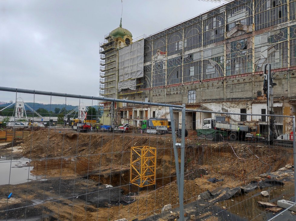 Rekonstrukce Průmyslového paláce v srpnu 2022. 
