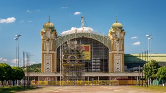 Rekonstrukce Průmyslového paláce probíhá půl roku. Obnově pomáhají ojedinělé technologické postupy