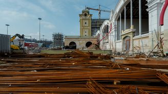 Opravy Průmyslového paláce v Praze se prodlouží a prodraží. Už se ale hlásí pořadatelé veletrhů