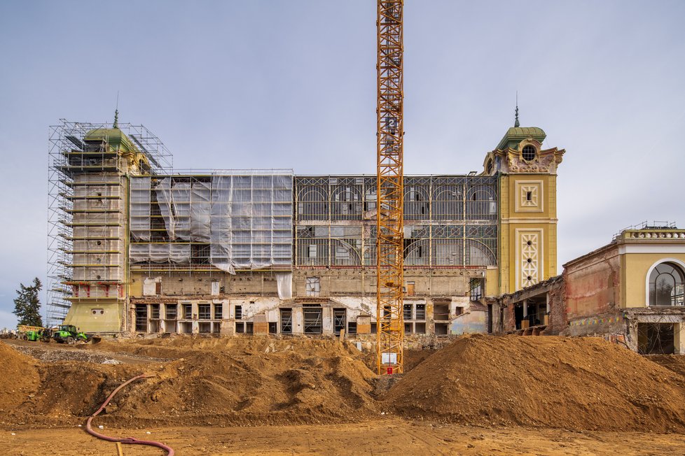 Rok stavebních prací v Průmyslovém paláci: Na řadě je mohutná ocelová konstrukce