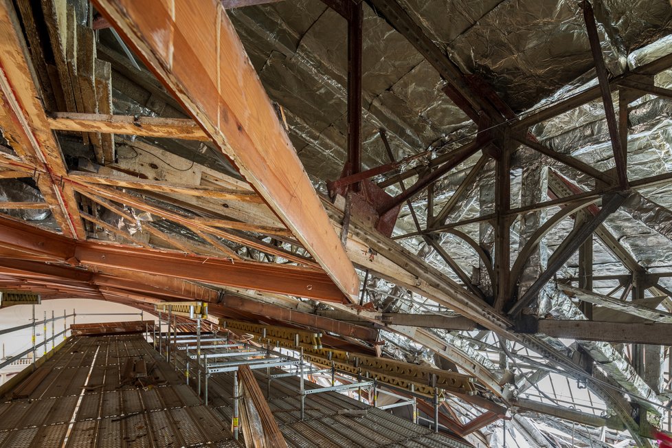 Rok stavebních prací v Průmyslovém paláci: Na řadě je mohutná ocelová konstrukce