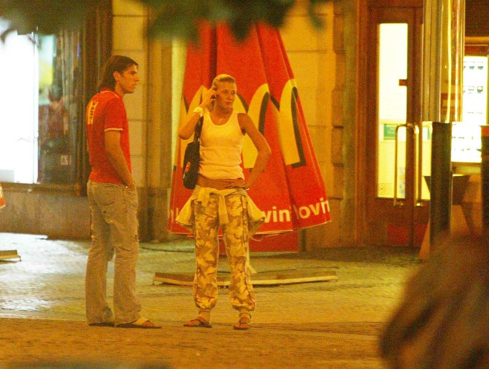 Česká Miss 2002 Kateřina Průšová byla vyfocená na noční procházce s fotbalistou Milanem Barošem