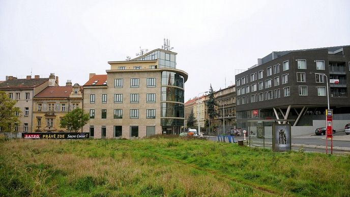 První bytový dům z projektu Sacre Coeur (tmavě šedý vpravo) dostavěla firma Satpo Development před třemi lety