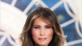 Melania Trumpová zatím svůj portrét od malíře nemá, v galerii ji tedy reprezentuje fotografie, která toho o ní příliš neprozrazuje.