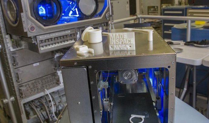 první funkční 3D tiskárna ve vesmíru a její první výtvor