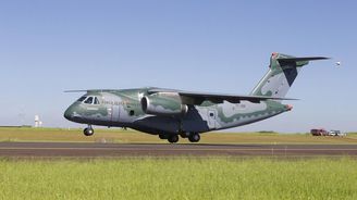 Letoun Embraer KC-390 získal civilní osvědčení, v Aeru se již rozjela sériová výroba