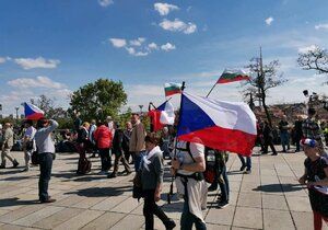 Prahou prošel na 1. máje pochod za mír, zamířil na Vítkov (1. 5. 2023).