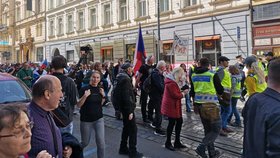 Prahou prošel na 1. máje pochod za mír, zamířilna Vítkov (1.5.2023)