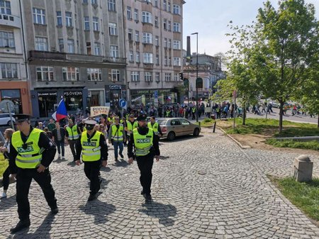 Prahou prošel na 1. máje pochod za mír, zamířilna Vítkov (1.5.2023)