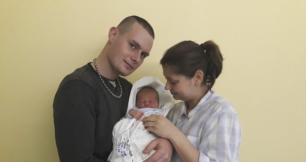 Šťastní rodiče prvního Jihomoravana roku 2019 Jiří a Denisa.