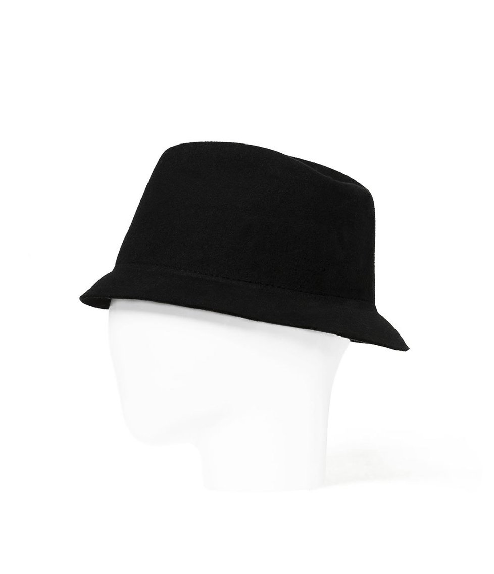Černý klobouček, Zara, 199 Kč.