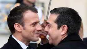 Výročí konce první světové války si ve Francii připomenou státníci ze 180 zemí. Na snímku francouzský prezident Emmanel Macron a řecký premiér Alexis Tsipras.