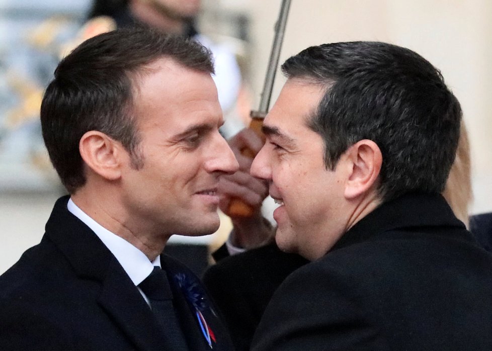 Výročí konce první světové války si ve Francii připomenou státníci ze 180 zemí. Na snímku francouzský prezident Emmanel Macron a řecký premiér Alexis Tsipras.