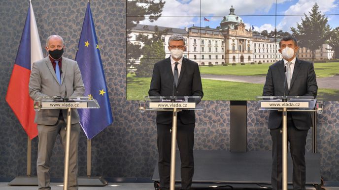 Ministr zdravotnictví Roman Prymula, vicepremiér Karel Havlíček a premiér Andrej Babiš vystoupili 21. října 2020 v Praze na tiskové konferenci po mimořádném jednání vlády k dalším opatřením proti šíření koronaviru.