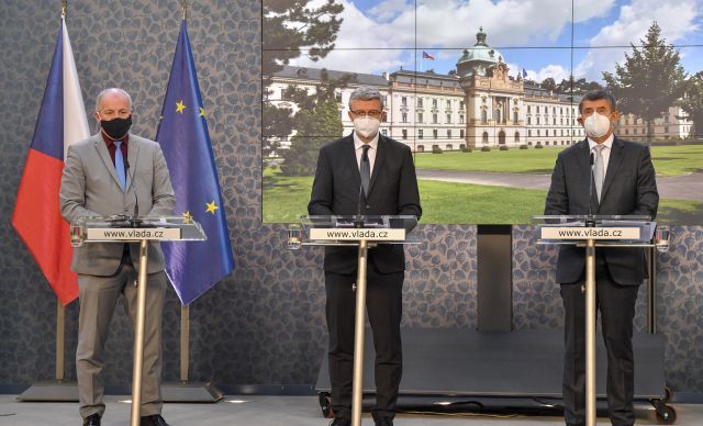 Ministr zdravotnictví Roman Prymula, vicepremiér Karel Havlíček a premiér Andrej Babiš vystoupili 21. října 2020 v Praze na tiskové konferenci po mimořádném jednání vlády k dalším opatřením proti šíření koronaviru.