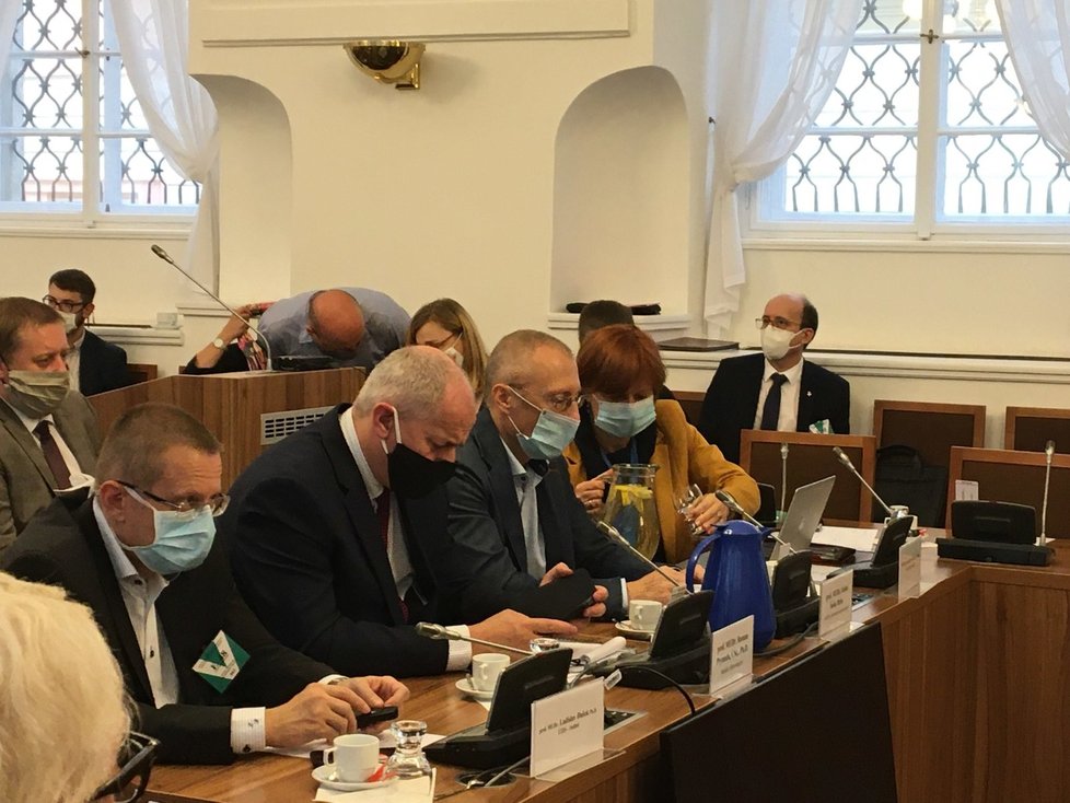 Na neveřejném jednání zdravotního výboru do Sněmovny dorazili ministr zdravotnictví Roman Prymula, hlavní hygienička Jarmila Rážová a šéf ÚZIS Ladislav Dušek. (7. 10. 2020).
