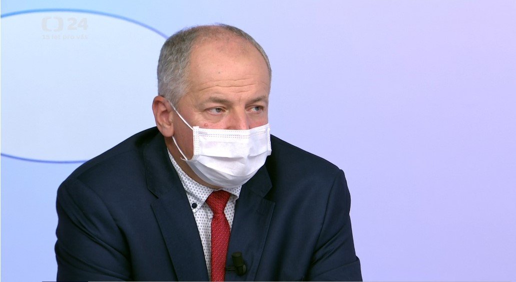 Končící ministr zdravotnictví Roman Prymula (za ANO) v pořadu Otázky Václava Moravce. (25. 10. 2020)