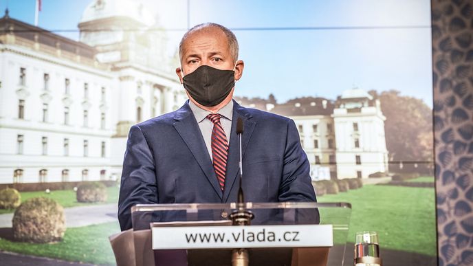 Ministr zdravotnictví Roman Prymula (za ANO) na konferenci po jednání vlády. (16.10.2020)