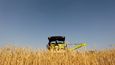 Obilí uvízlo na Ukrajině, blíží se navíc nová sklizeň.