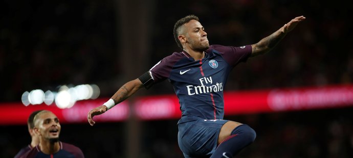 Hvězdný Neymar slaví gól v dresu PSG proti Toulouse
