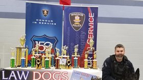 Řady policie ve Windsoru na jihovýchodě Kanady rozšířila dvojice psů - Coala z České republiky a Nika ze Slovenska.