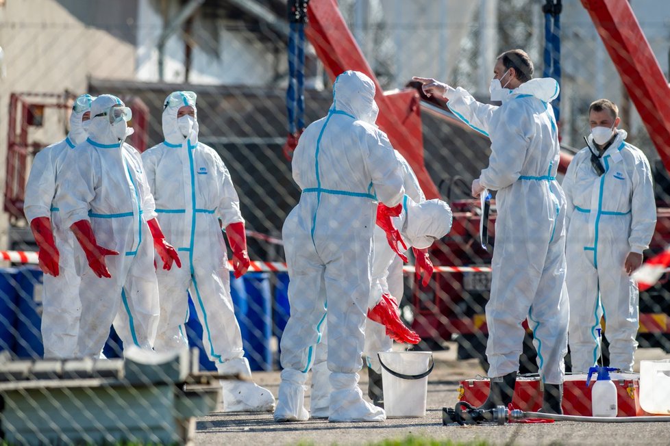 V Kosičkách na Královéhradecku začala likvidace chovu kachen, který zasáhla ptačí chřipka (31. 3. 2021)