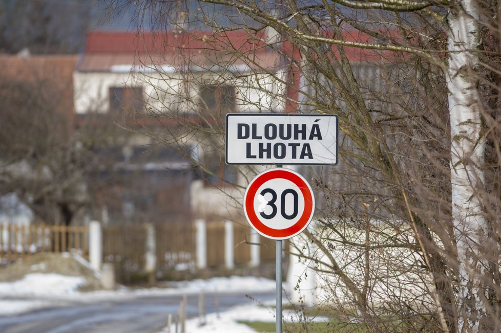 Pohled na obec Dlouhá Lhota na Táborsku, kde se v uplynulých dnech prokázal výskyt ptačí chřipky (25. 1. 2021)