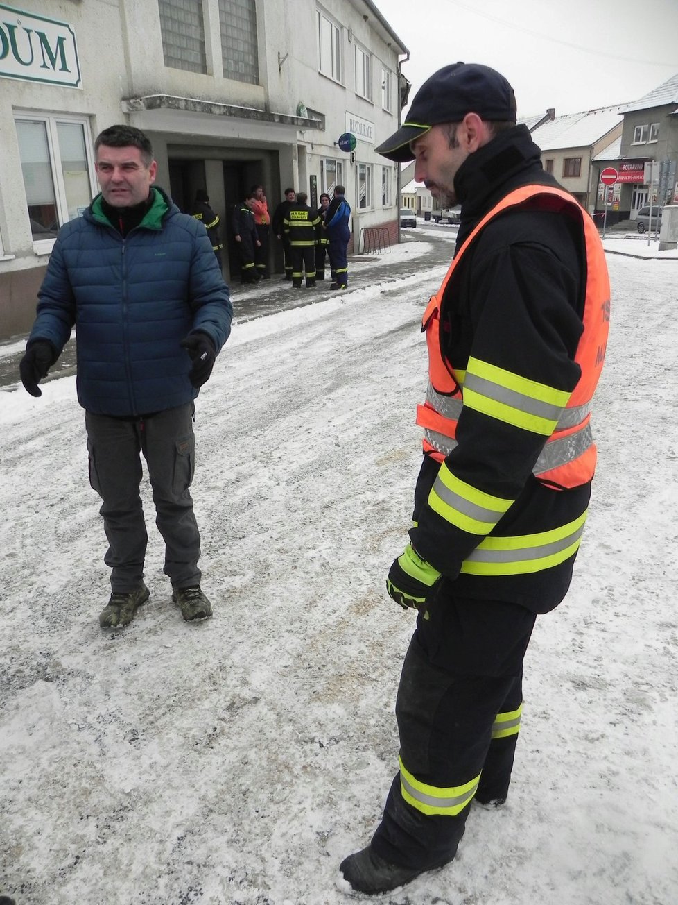 Oslavanský starosta Vít Aldorf (vlevo) a mluvčí jihomoravských hasičů Jaroslav Mikoška