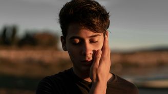 První lásky: Proč je nebagatelizovat a jak s teenagery mluvit o intimitě? První lásky: Proč je nebagatelizovat a jak s teenagery mluvit o intimitě?