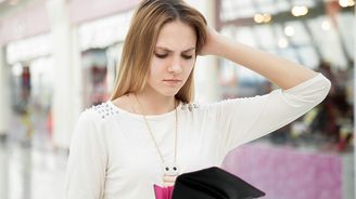 Máma chce smlouvu, když potřebuju půjčit peníze. Je to normální? Máma chce smlouvu, když potřebuju půjčit peníze. Je to normální?