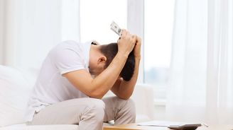 Vysoce rizikově si podle průzkumu půjčuje peníze sedm procent Čechů Vysoce rizikově si podle průzkumu půjčuje peníze sedm procent Čechů