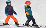 Vyberte správnou velikost lyžařského vybavení pro děti. Stačí metr, papír a tužka