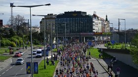 Pražský půlmaraton zdolán v rekordním čase! Závodníci kolabovali během závodu