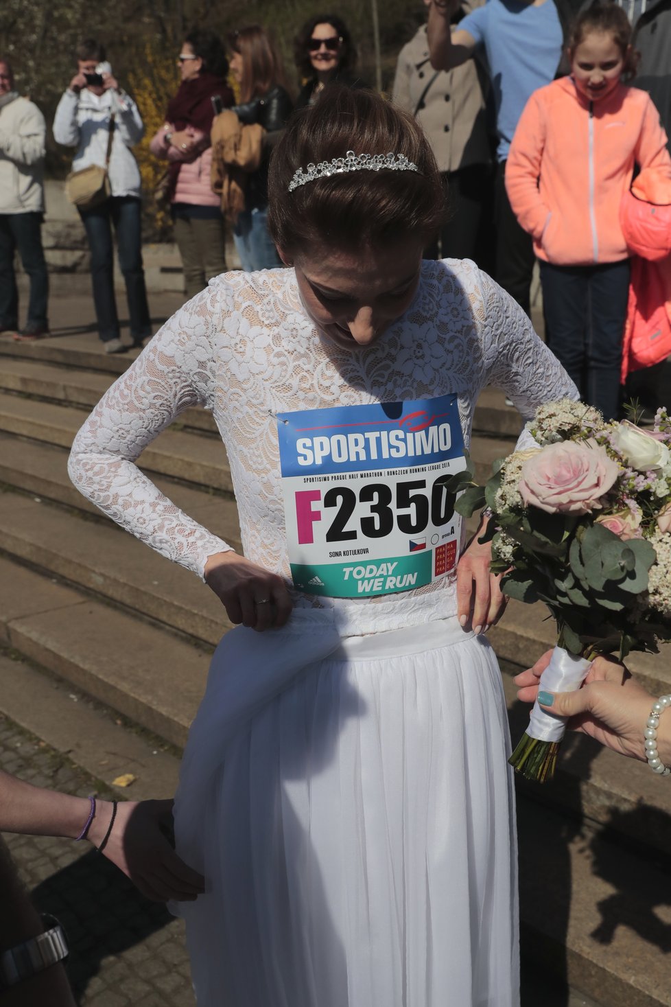 Nevěsta na půlmaratonu.