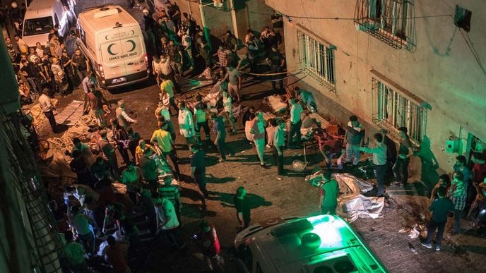 pumový útok na svatbu ve městě Gaziantep v jižním Turecku