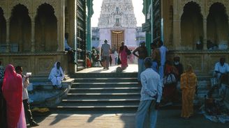 Indické městečko Puškar: Jediná svatyně boha Brahmy a oáza klidu, kam si jezdí turisté odpočinout