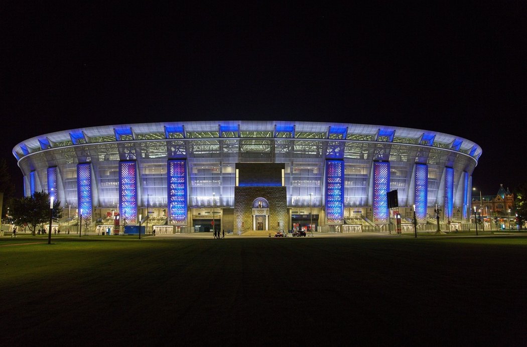 Puskas Arena, jež bude hostit osmifinále Euro mezi Nizozemskem a Českou republikou, v plné parádě